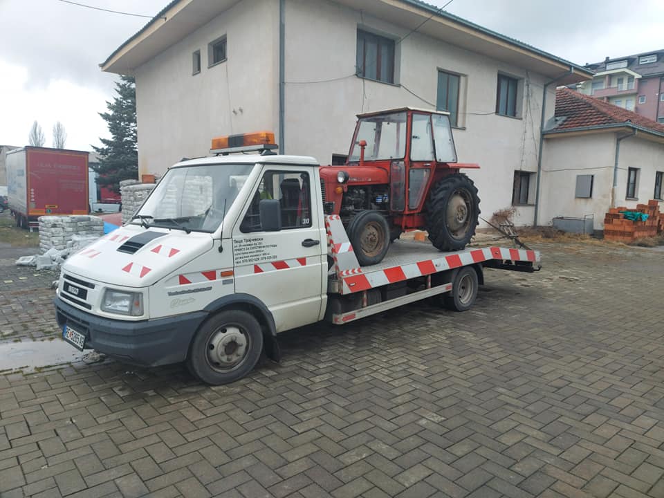 Professional tractor towing and transport services